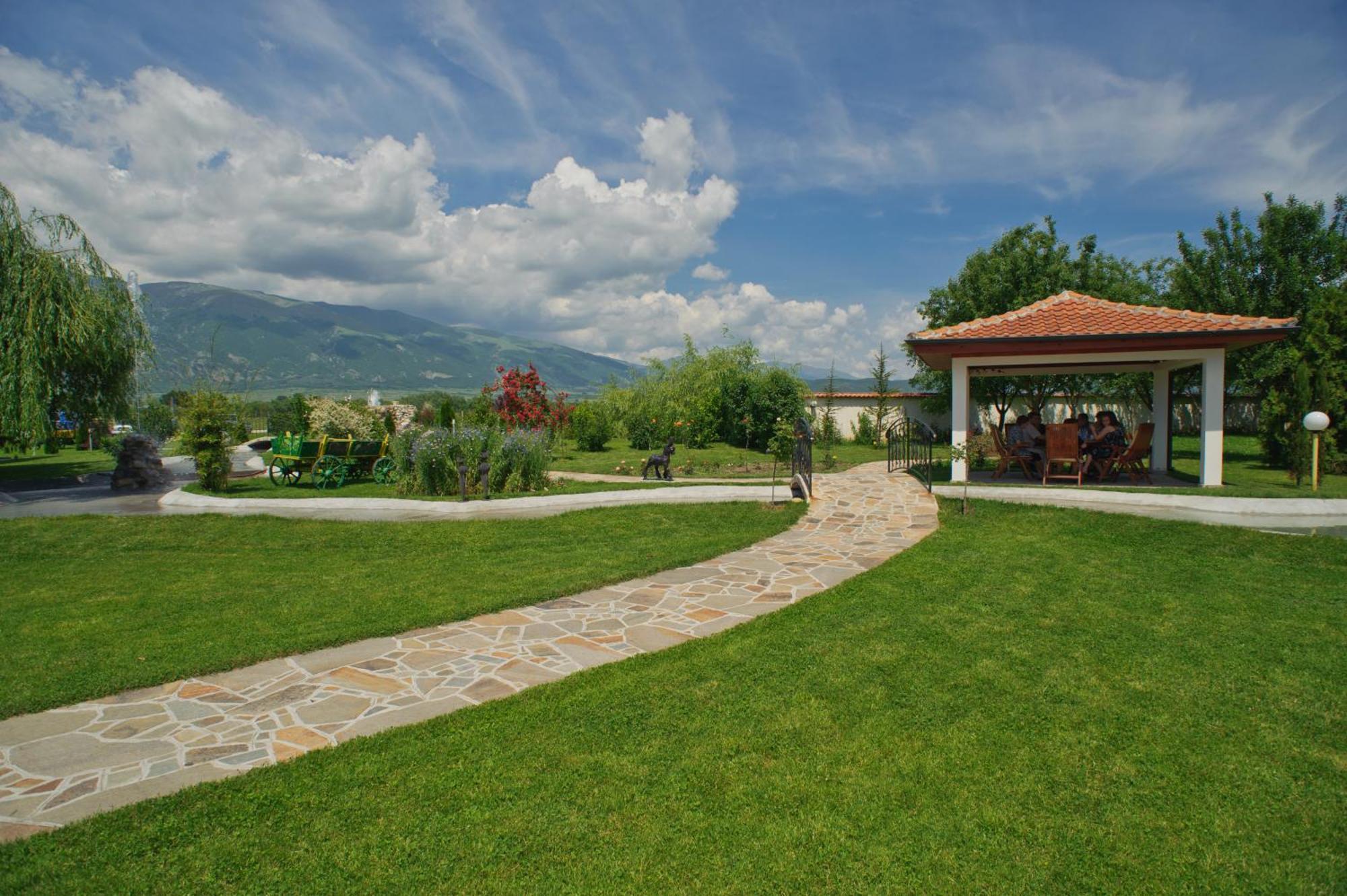 Yaev Family Hotel Karlovo Exterior photo