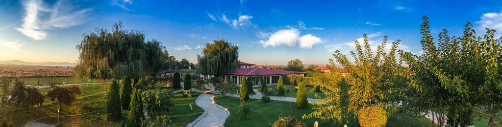 Yaev Family Hotel Karlovo Exterior photo