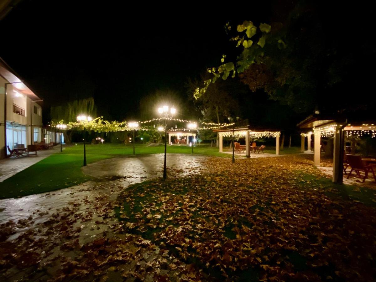 Yaev Family Hotel Karlovo Exterior photo